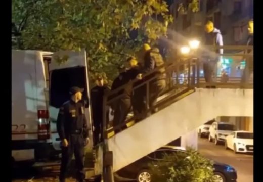 „Turci napolje“: Opsadno u Crnoj Gori, policija našla bejzbol palice za napad, privedeno više osoba (Video)