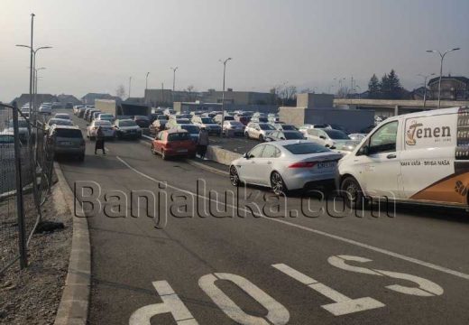 Ni nakon pet godina nisu završili parking garažu: UKC RS raskinuo ugovor od 42 miliona KM