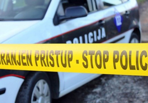 Teška saobraćajna nesreća: Vozač poginuo nakon slijetanja s kolovoza