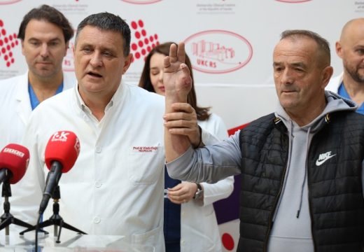 Sa stopala transplantiran prst na šaku: Iz UKC-a progovorili o operaciji koja je trajala sedam sati (Foto/Video)