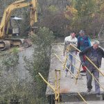 Mačkovac: Započeto uklanjanje oštećenog i gradnja novog mosta na Gnjici  (Foto)