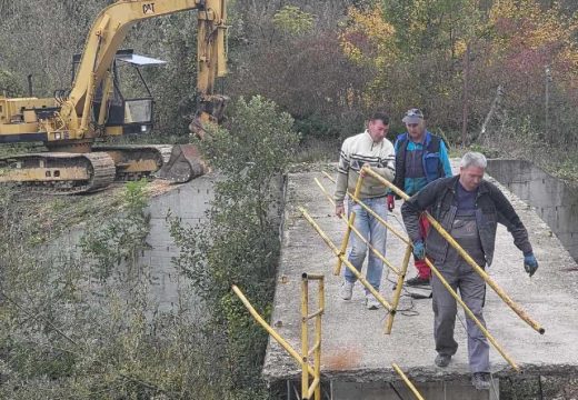 Mačkovac: Započeto uklanjanje oštećenog i gradnja novog mosta na Gnjici  (Foto)