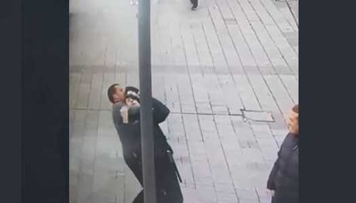 Banjaluka: Pogledajte snimak napada na policajca ispred Palate (Video)