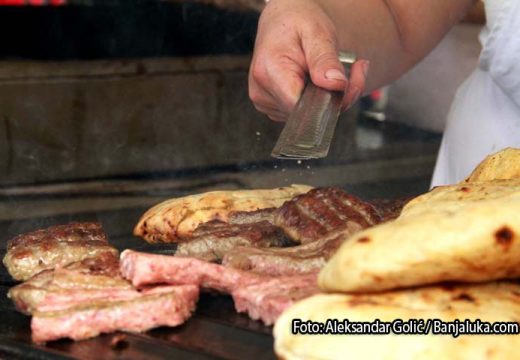 Zvuči nevjerovatno: Evo koliko je koštala porcija malih ćevapa 2002. godine (Foto)
