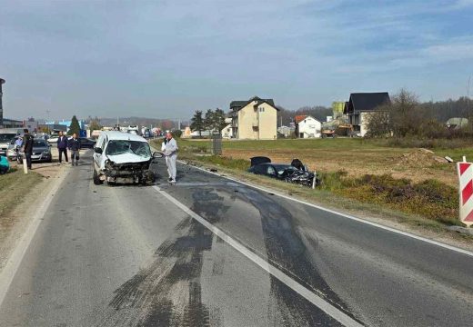 Još jedna nezgoda u Živinicama: Jedno vozilo završilo u kanalu