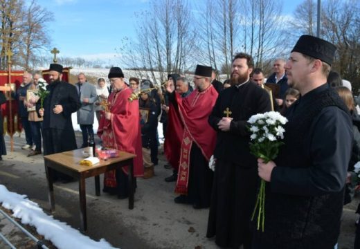 Lopare: Služen parastos za 104 postradala mještana sela Mirosavci (Foto)