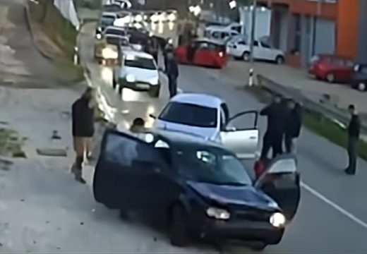 FBiH: Otkriveno ko je pokušao da gazi ljude u Kladuši; Otac i sin napravili haos