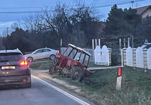 Saobraćaj: Udes u Bijeljini, traktor završio pored puta