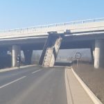 RS: Vozio kamion s podignutom prikolicom, udario u nadvožnjak autoputa “9. januar” (Foto/Video)