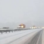 OTEŽANO KRETANJE NA AUTO-PUTU „9.JANUAR“: Kamion zaglavljen na putu Doboj – Stanari, vozi se jednom kolovoznom trakom  (Video)