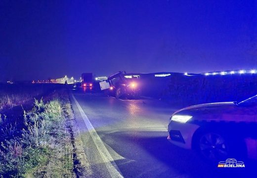Hronika: Jezivi prizori na mjestu sudara kod Bijeljine, traktor prepolovljen