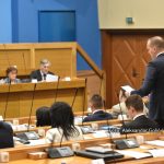 Narodna skupština ili rijaliti: Da li je Nikolina Šljivić pravnica ili frizerka i kako je Karan nadmašio Trampa (Video)