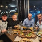 Srbija: Aca Lukas i Naser Orić zajedno uživaju dok Šerif Konjević pjeva (Video)