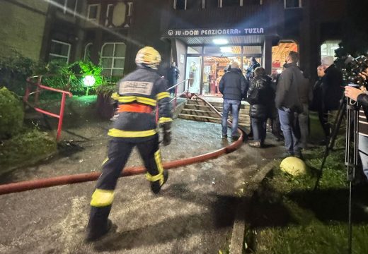 FBiH: Fotoreporter iz Tuzle objavio potresan status: “Haotično stanje. Tata, tata…”