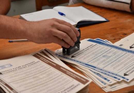 Pravo glasa ima 11.759 građana: U Loparama na vrijeme otvorena 23 biračka mjesta