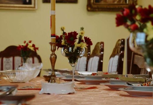 “To je taj borbeni komplet” Usijale se mreže zbog ovog slavskog poklona, nekada je bio obavezan, a danas je “demode”