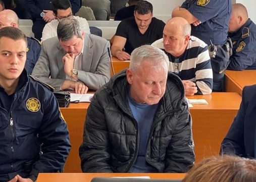 Inspektor maloljetnicama davao drogu, policajci ugovarali mušterije