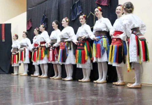 Kultura: U Loparama održana smotra folkora (Foto)