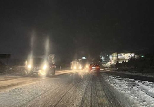 Dva auta sletjela na putu Banjaluka-Prijedor: Policija i vučna služba intervenišu