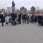Mirni protest roditelja: Sramotan odnos prema najmlađima i njihovim roditeljima (Foto)
