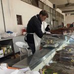 Na pijacu u Bijeljini stiglo čuveno suvo meso iz Visokog: Stelja košta do 45 maraka, ali ko proba – ne ide praznih ruku (Foto)