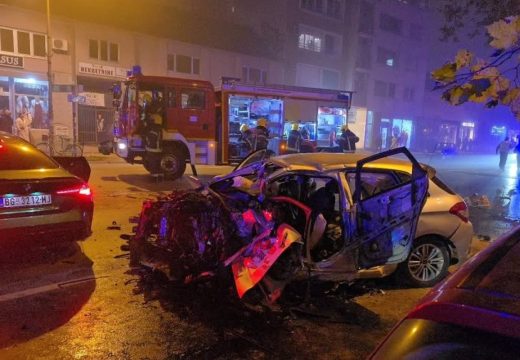 Teška noć u Novom Sadu: Taksista poginuo, djevojka kritično