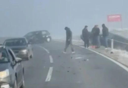 Led napravio haos: Sletjelo više vozila (Video)