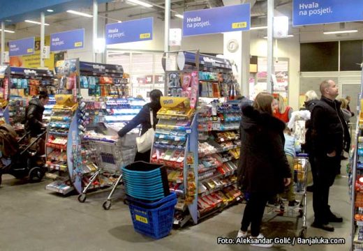 Na šta ljudi troše pare: Potrošačka korpa i dalje veća od polovine prosječne plate u Srpskoj