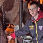 Odrastanje uz krave: Dječak koji ne traži ništa moderno (Video)