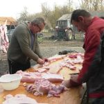 Zakon pun nelogičnosti: Ako komšije i rodbina dolaze da pomognu, moraju biti prijavljeni u Poreskoj