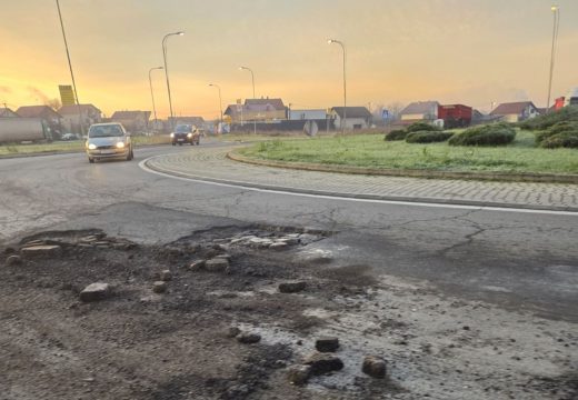 Vozači, oprez: Krater u kružnom toku na ulazu u Patkovaču