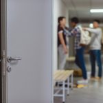 Dečaka maltretirali vršnjaci, vikali mu da je “ćaci”; Ispovest majke: Šutirali ga, ide na terapije