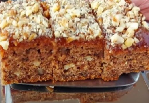 Manastirski kolač bez kapi ulja i dodatog šećera: Najbolji recept za posnu poslasticu, sočnu i mekanu kao duša