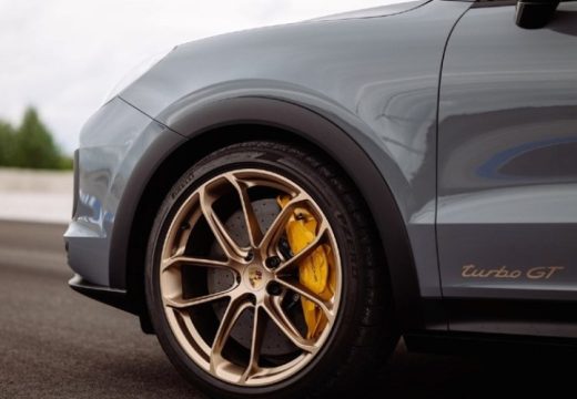 Policija u Gradišci otkrila: Lažno prijavljeno da su sa poršea ukradene gume