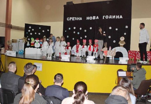 Lopare: Održana novogodišnja priredba (Foto)