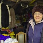 Baka Stevka 33 zime na Zelenoj pijaci: Vunene čarape iz Bijeljine koje griju dušu (Foto)