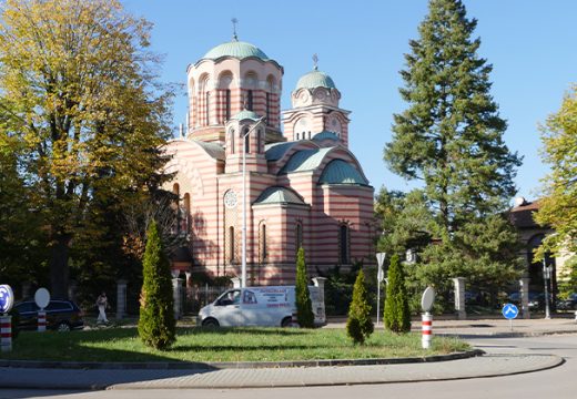 Sutra praznik Oci: Djeca čestitaju, a očevi dijele poklone i slatkiše