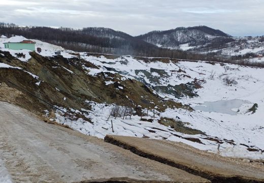 Ugljevik: Protest zbog klizišta, mještani strahuju za živote i kuće