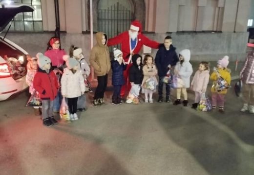 GrO SNSD Bijeljina obradovao oko 3.000 mališana prazničnim paketićima
