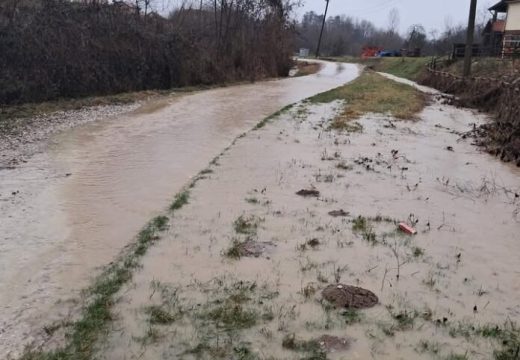 Bijeljina: Padavine ponovo prave probleme mještanima zaseoka Potok u semberskom selu Bjeloševac