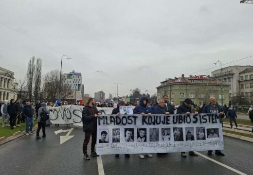 “Mladost koju je ubio sistem”: Nikada više transparenata i parola na protestima u Sarajevu (Foto,Video)