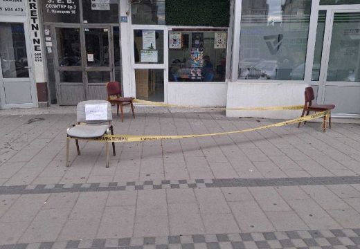Oprez nije dovoljan: Obrušavanje fasade na Bijelim neboderima i dalje prijeti prolaznicima (Foto)